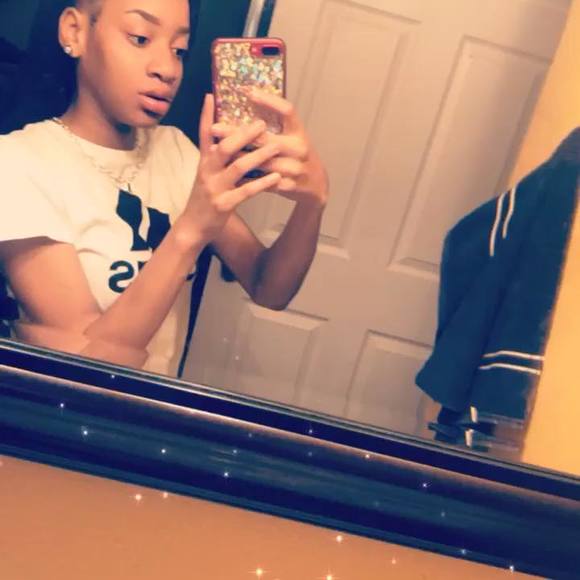 Meet your Posher, Kesha - Picture 1 of 1